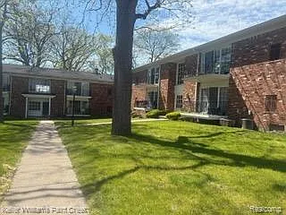 Building Photo - 433 Fox Hills Dr S #5