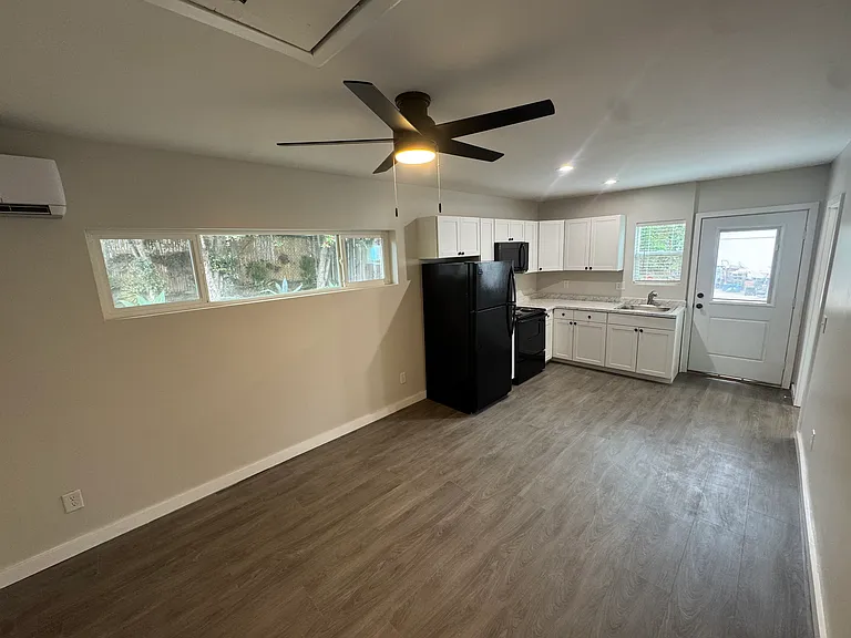 560 Hillside Ter #2 — Photo 10