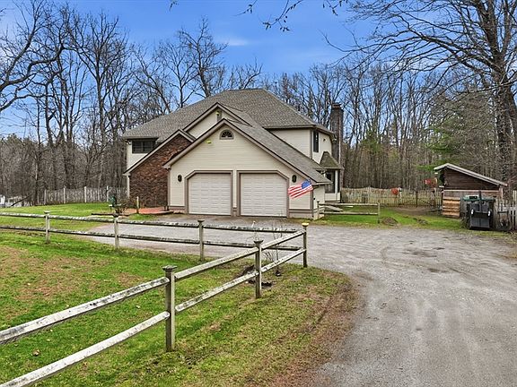 3rd image of 458 Montgomery Rd