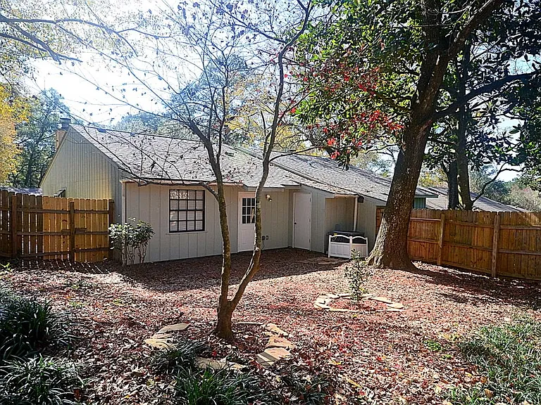 1114 Brafforton Dr — Photo 7