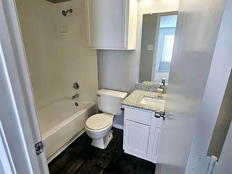 $500.00 of Move In SPECIAL - Updated Townhouse Available Now — Photo 10