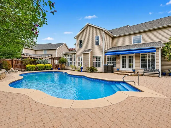 204 Quarryrock Rd, Holly Springs, NC 27540