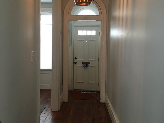 5th image of 814 W 10th St