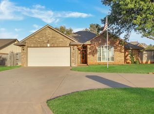 310 Shale Crst, Clinton, OK 73601