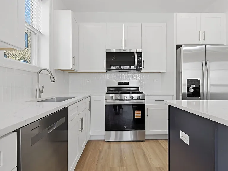 4841 S Prairie Ave #3 — Photo 9