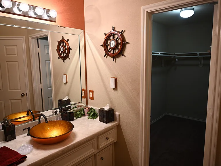 Master Bathroom & Closet