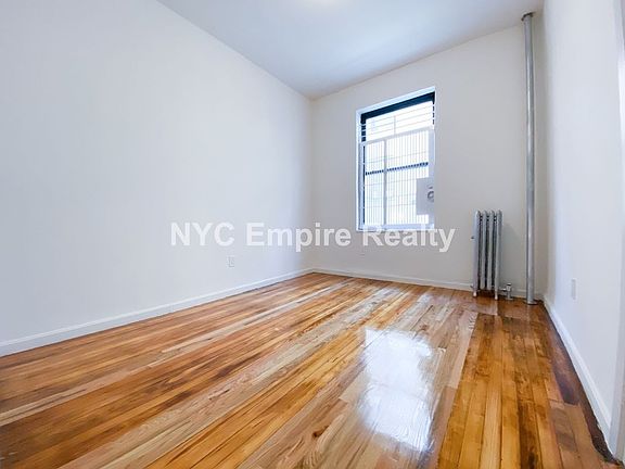 4th image of 620 W 137th St #32