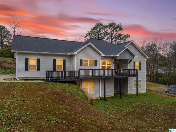 227 Holli Ln, Anniston, AL 36201