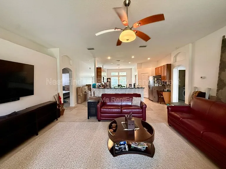 801 Derby Ln — Photo 8