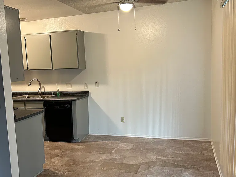 529 Irving Ave #4 — Photo 3