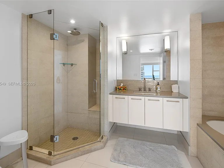 6801 Collins Ave #LPH06-DOORLPH14 — Photo 17