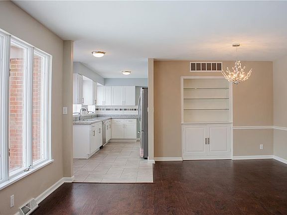 4th image of 262 Marwood Dr SE