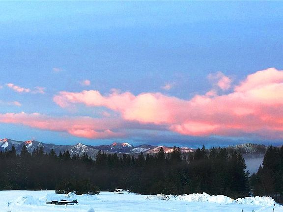 This photo was also taken off the deck, fabulous mountain views from every angle and NO obstructions!