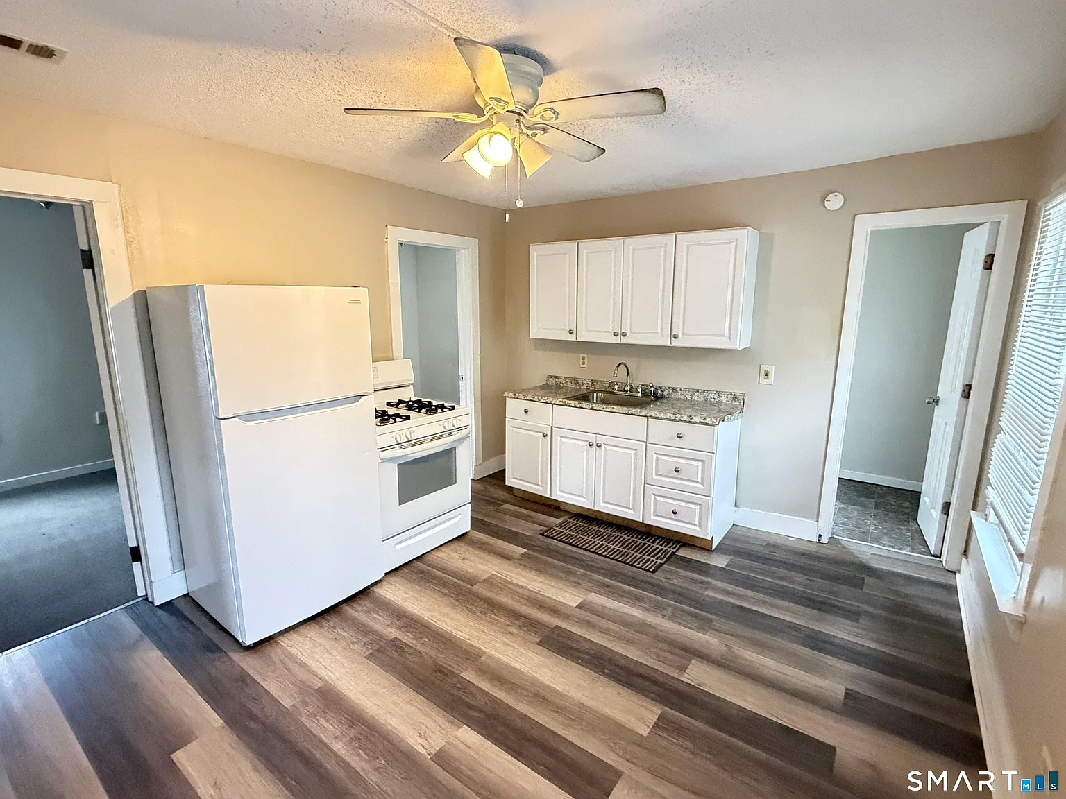 4 bed, 1.0 bath, 1000 sqft, $2,100 — Photo 2