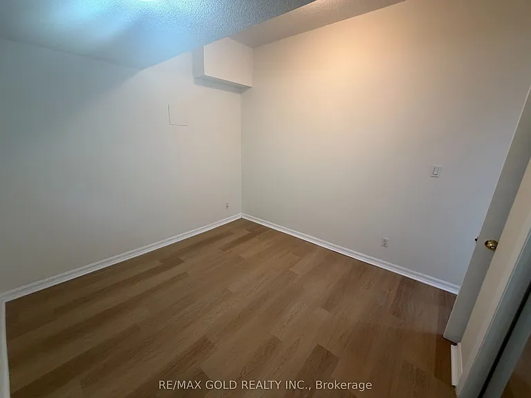 150 Kenwood Ave #B — Photo 8