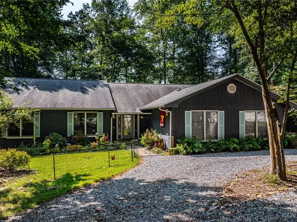 293 Grand Villa Dr, Weems, VA 22576