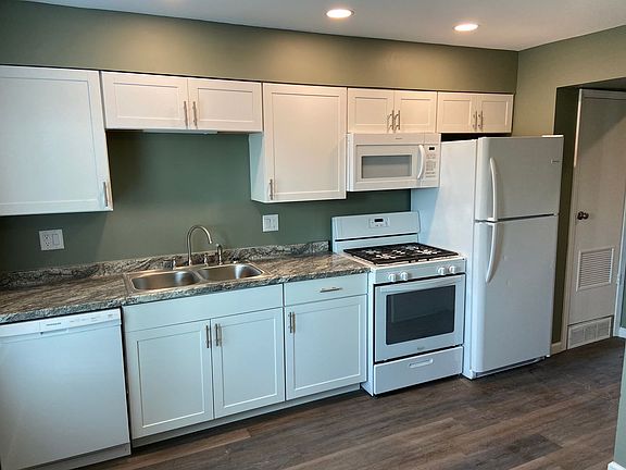 4th image of 908 Georgian Dr #F