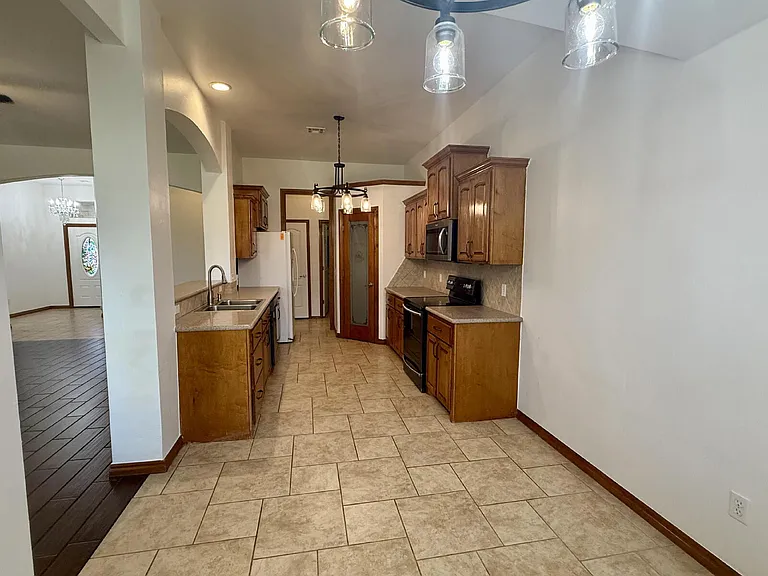 2620 SE 8th St — Photo 18