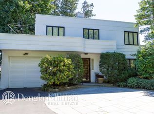 881 N Village Ave, Rockville Centre, NY 11570