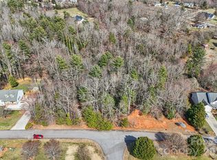 1046 Julius Ct, Lenoir, NC 28645