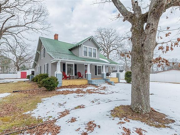 3rd image of 303 Bill Lohr Rd