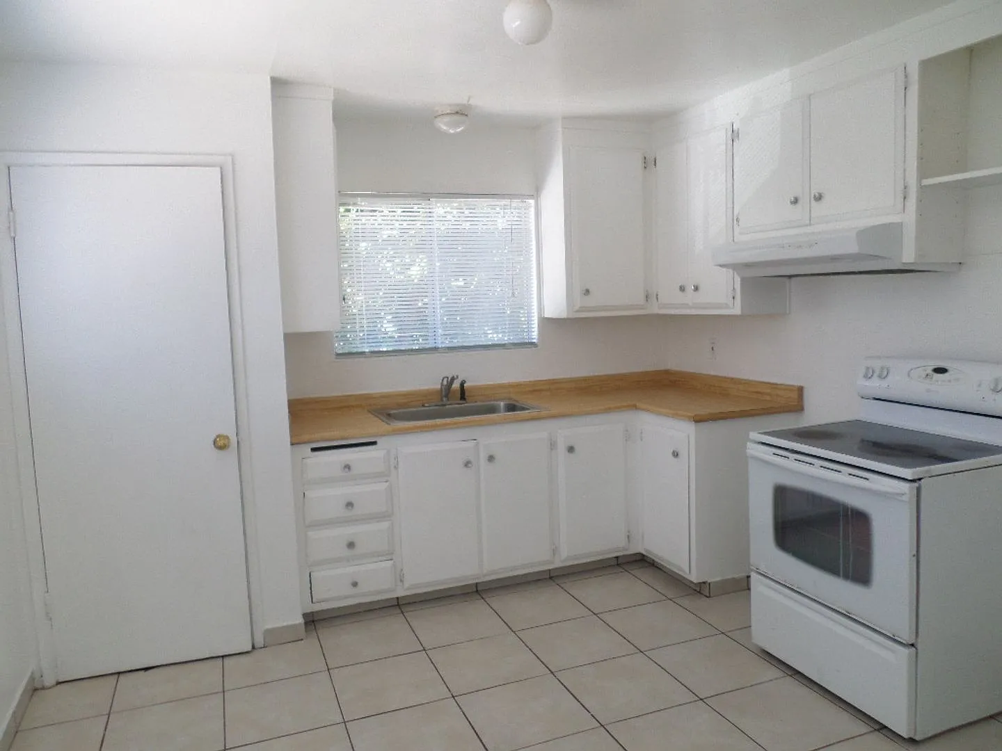 960 Sunset Ave — Photo 3