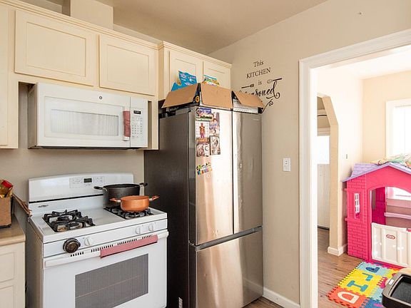 3rd image of 133 Jones St