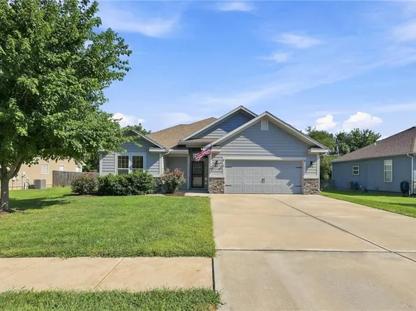 308 E Olive St, Raymore, MO 64083