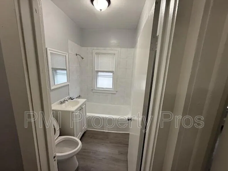 2 bed, 1.0 bath, $1,250 — Photo 3