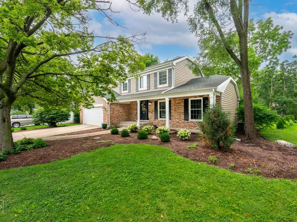 683 Honeysuckle Dr, Naperville, IL 60540