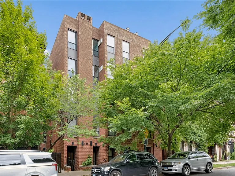 636 W Webster Ave #304 — Photo 1