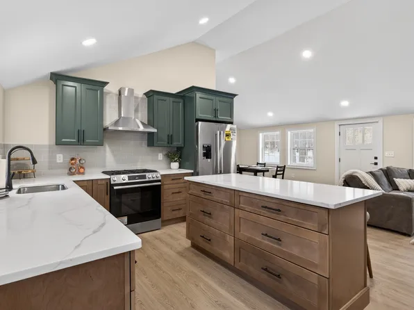 33 McCrillis Road, Nottingham, NH 03290