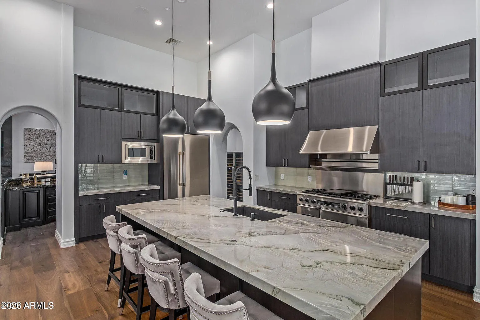 4 bed, 4.5 bath, 4870 sqft, $20,000 — Photo 4