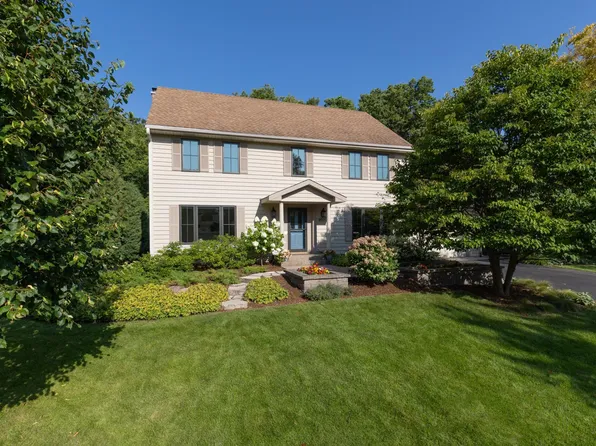 9017 Larkspur Ln, Eden Prairie, MN 55347