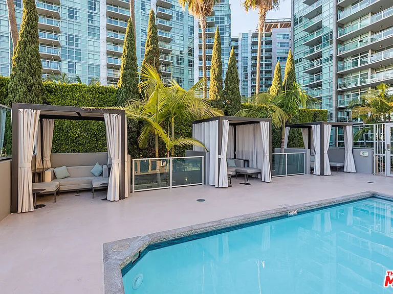 13650 Marina Pointe Dr #306 — Photo 33