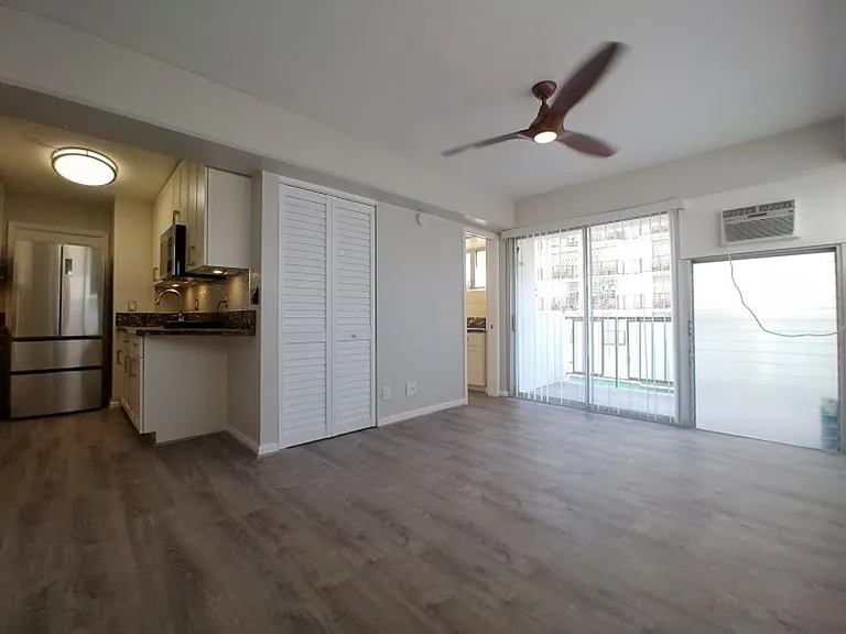 2464 Prince Edward St #521 — Photo 8
