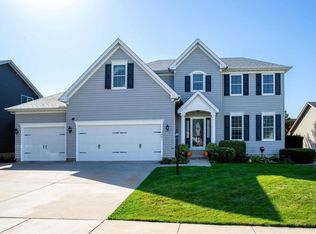 3421 Saint James Ave, Bettendorf, IA 52722