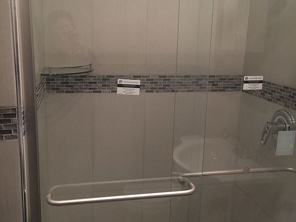 5th image of 1059 Jackson Ave APT 2B