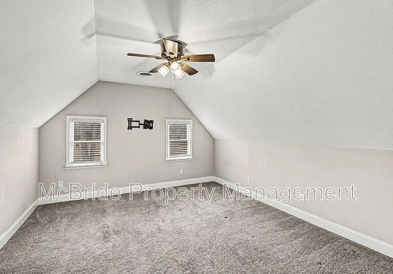 1304 Dominica Dr — Photo 32
