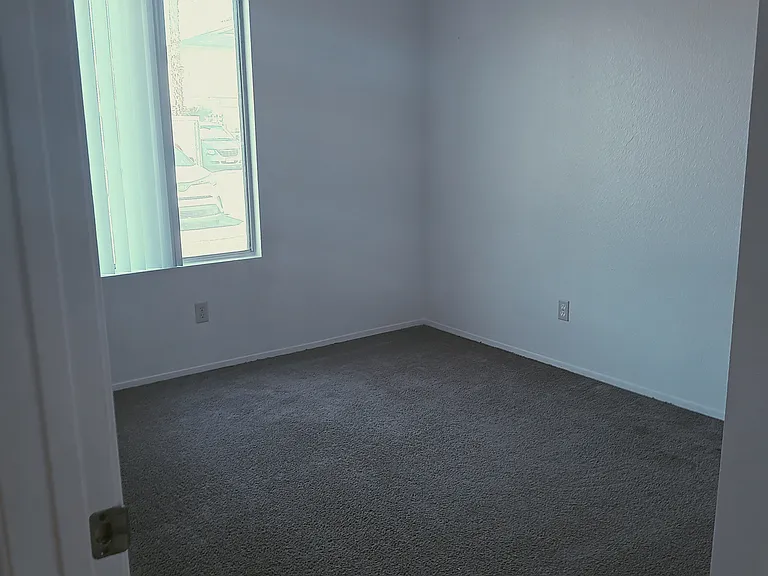 Bayfield Apartments — Photo 24