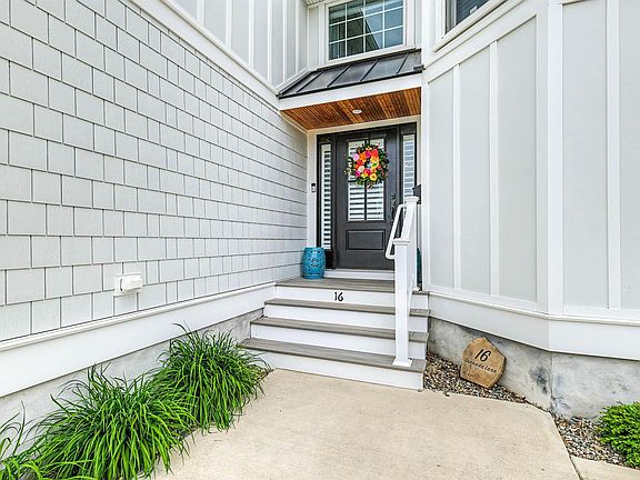 4th image of 16 Grenada Ln