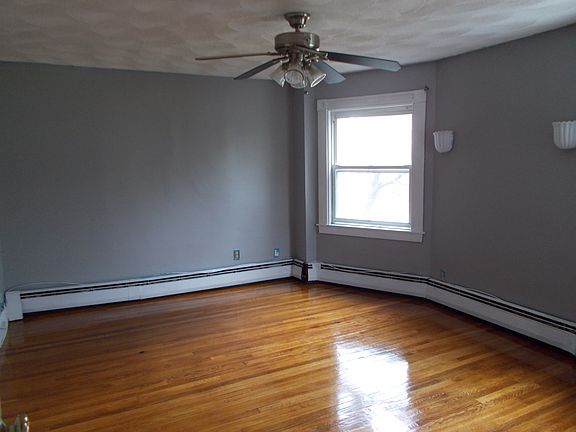 5th image of 46 Logan Ave