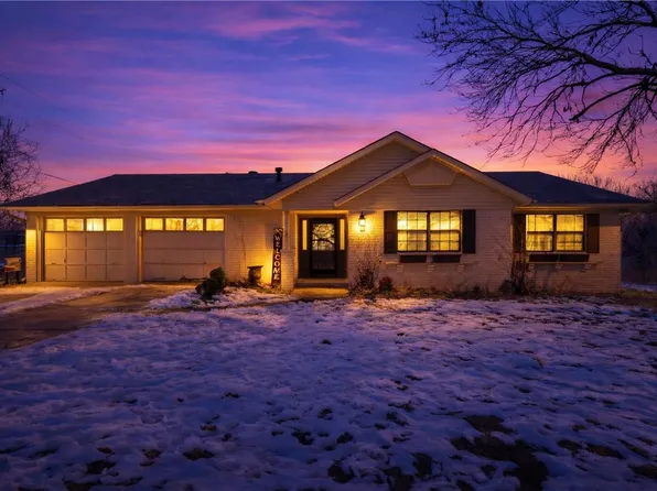 2260 Walnut Grv, Prairie Grove, AR 72753