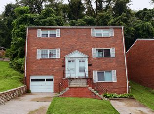 579 Lucia Dr, Pittsburgh, PA 15221