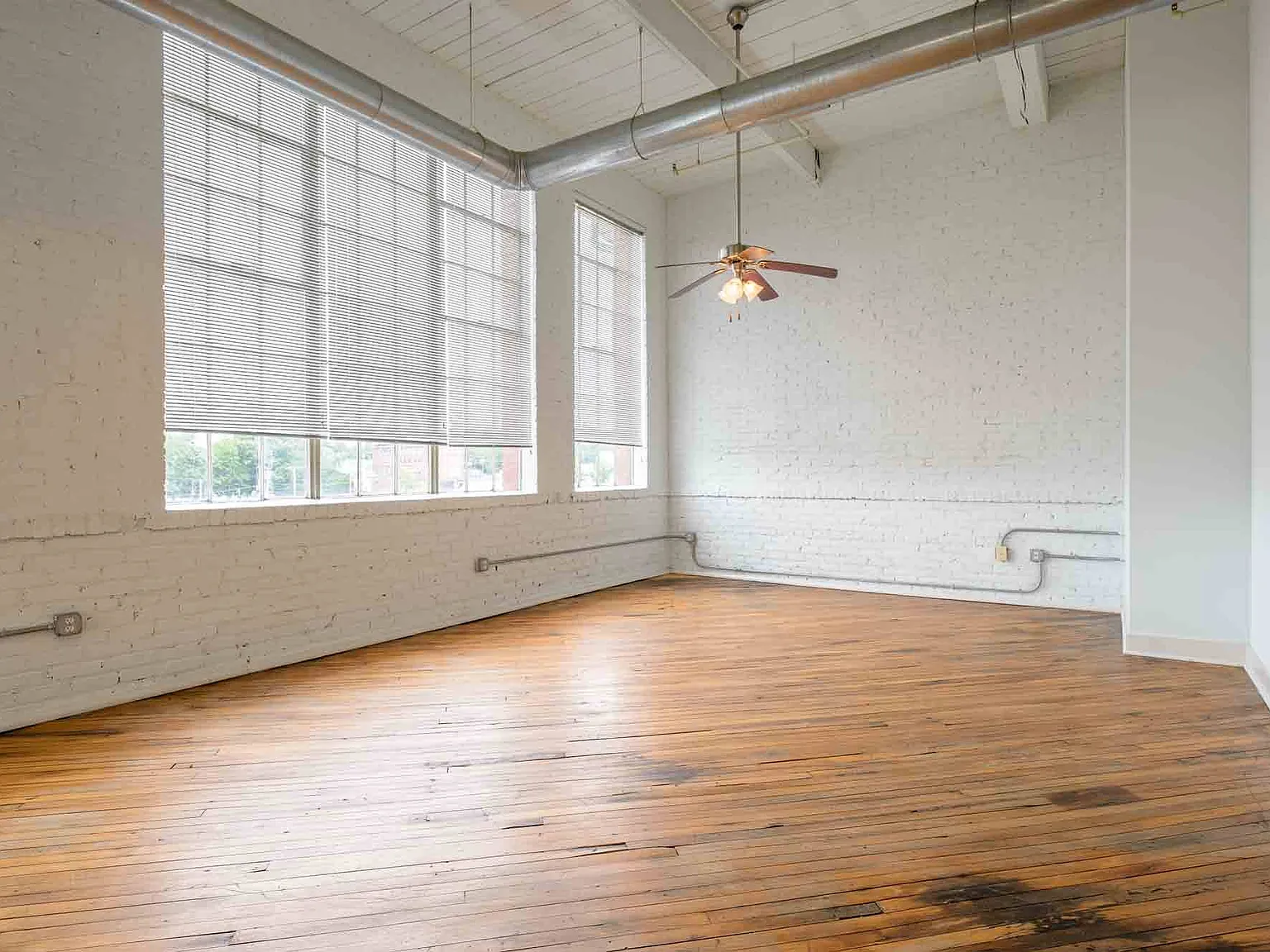 Kemper Lofts Apartments — Photo 4