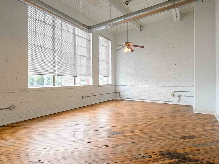 Kemper Lofts Apartments — Photo 4