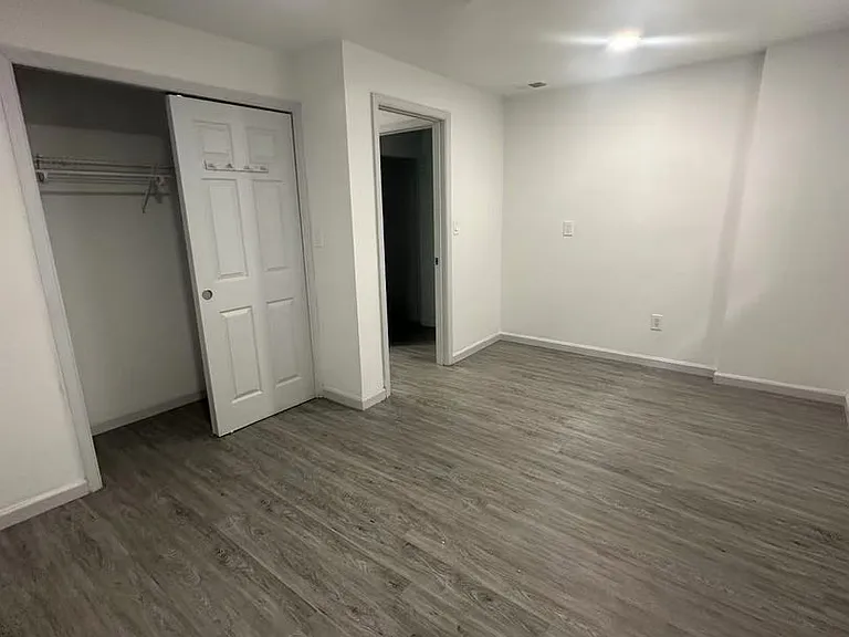 915 Washington Av — Photo 14