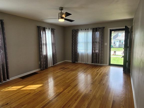 3rd image of 3001 Highland Rd