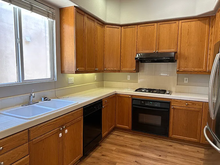 886 Revelation Pl — Photo 3