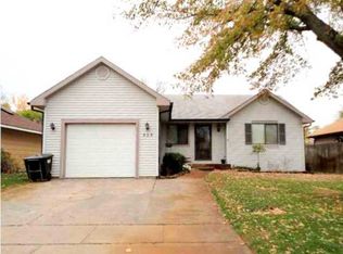 925 E 52nd St S, Wichita, KS 67216